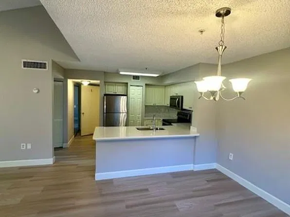 1180 Wildwood Ln #207, Naples, FL 34105