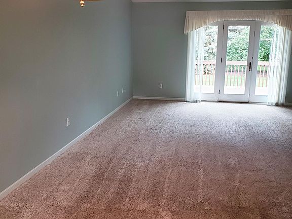 3rd image of 418 E Mary Ln
