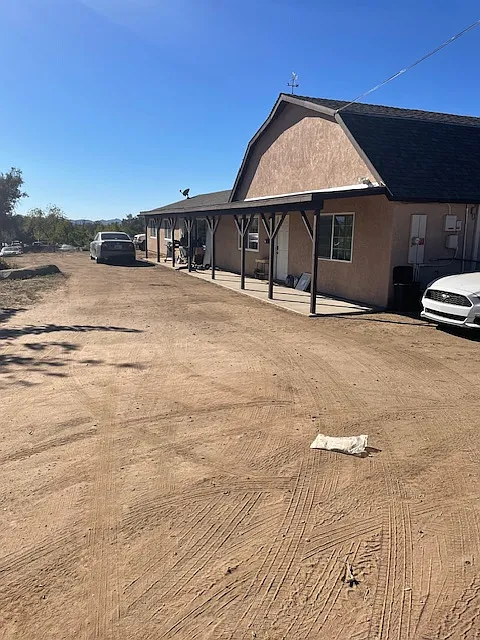 2208 Black Canyon Rd