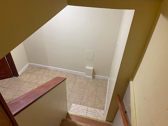4th image of 827 N Trumbull Ave #B