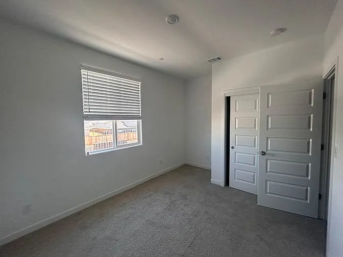 4 bed, 2103 sqft, $1,000 — Photo 4