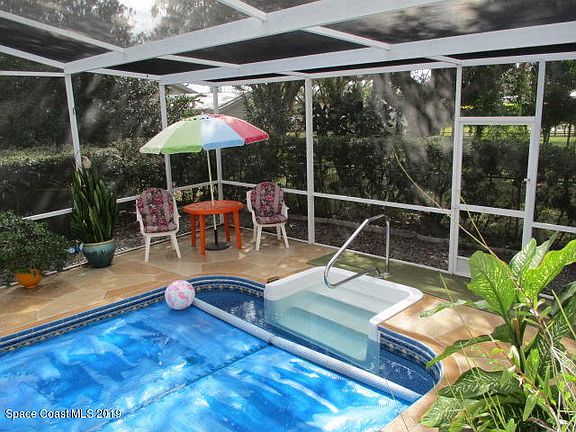 4th image of 1098 Wren Cir