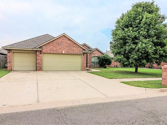 2nd image of 613 SW 158th Ter