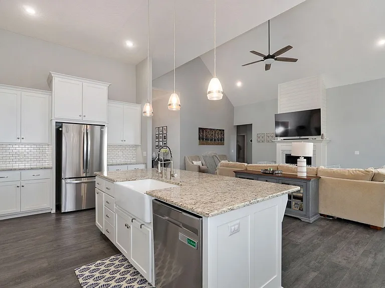 129 N Glengary Dr — Photo 17