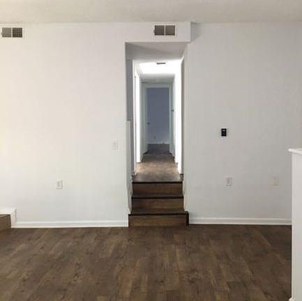 5th image of 11655 Gorham Ave APT 3