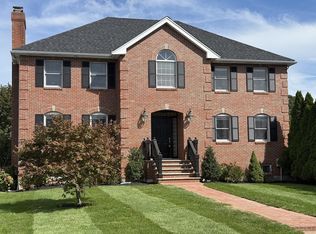 4 Gavin Cir, Stoneham, MA 02180