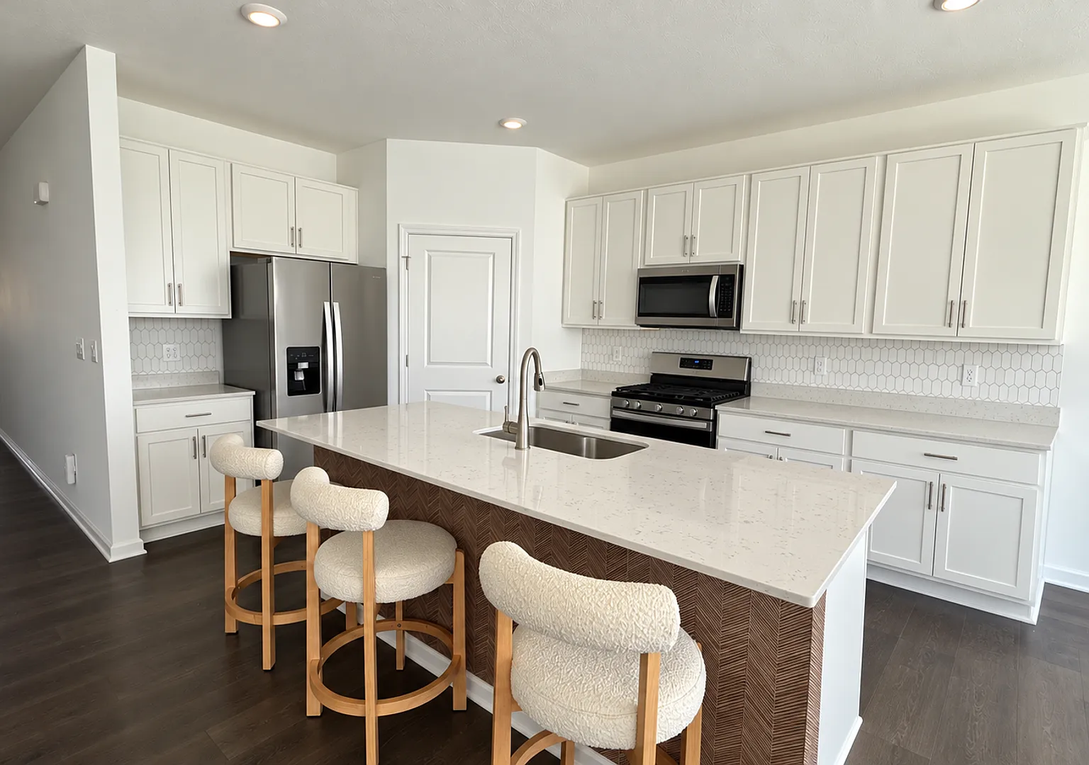 Pendleton Schools - Newer Construction - 4 Bed — Photo 4