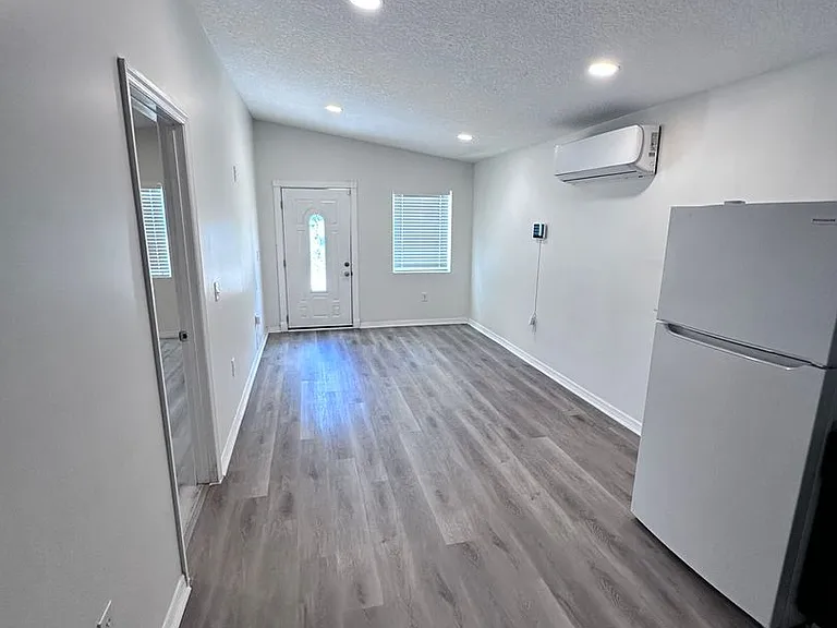 5359 Kingsbury St — Photo 3