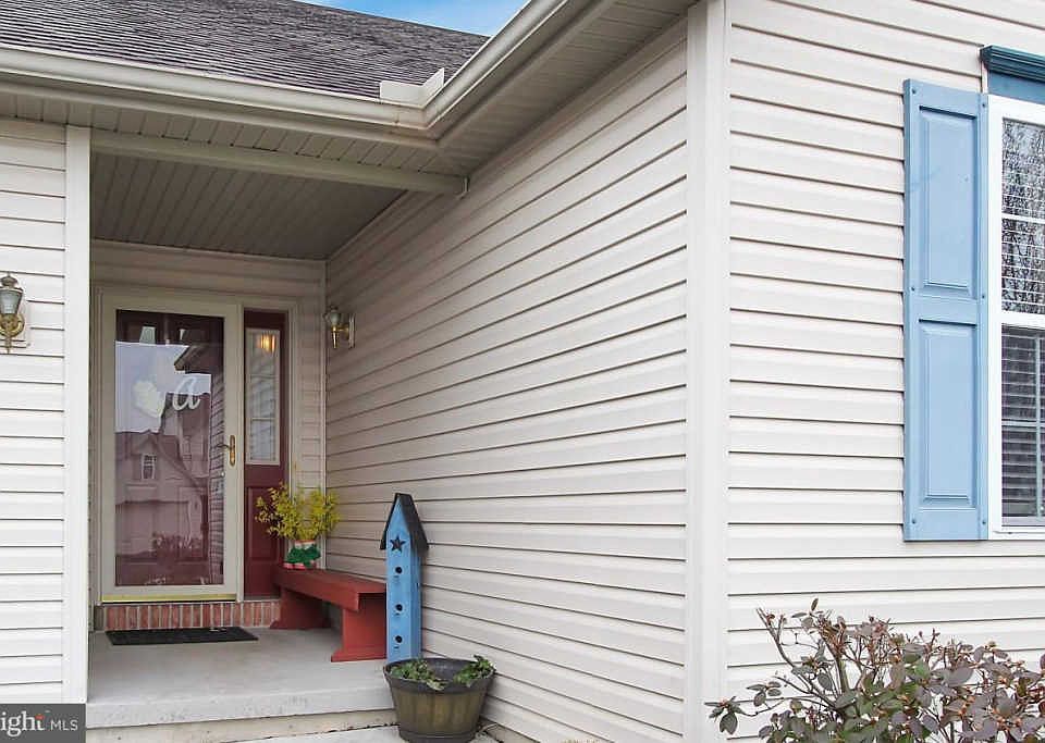2nd image of 1470 Huntley Ct