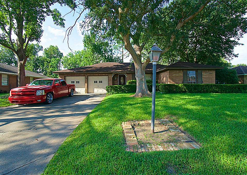 1st image of 704 Oriole Ln