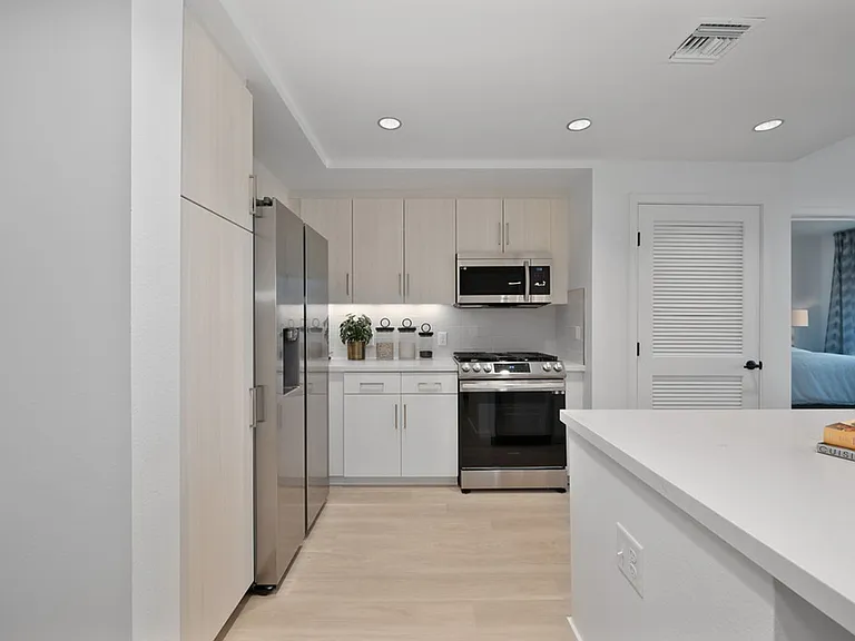 Begonia Place Luxury Apartments — Photo 38