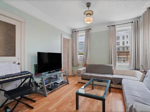 60-46 Putnam Avenue image 9 of 47