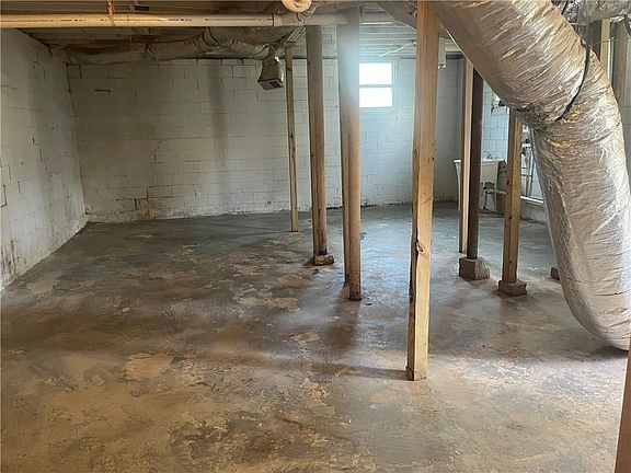 4th image of 2900 Delray Dr NW