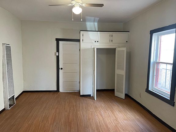 4th image of 807 S Park St