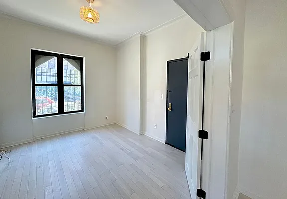 Rented by Pear NYC LLC | media 12