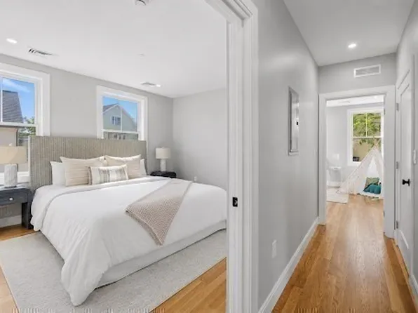 174 Walnut St #2, Somerville, MA 02145