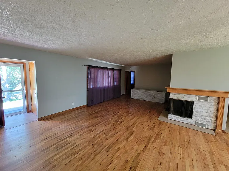 737 Lindberg Dr — Photo 8