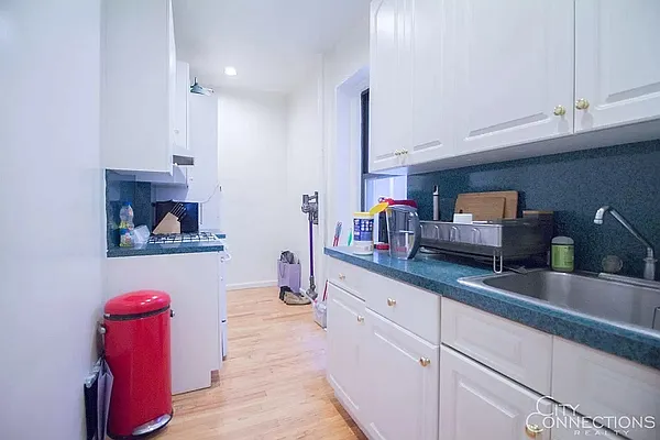 Rented by City Connections Realty | media 10