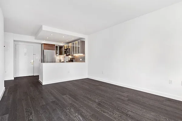 Rented by Greystar | media 6