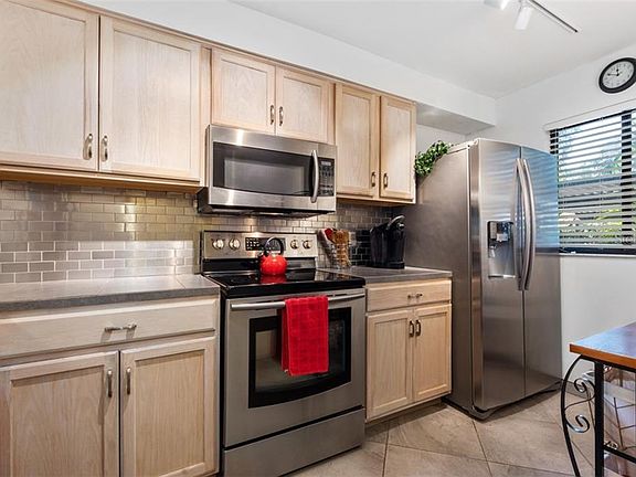 5th image of 1716 Glenhouse Dr #323