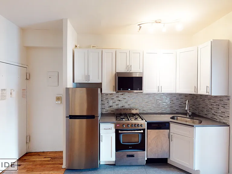 309 E 9th St #5A — Photo 3