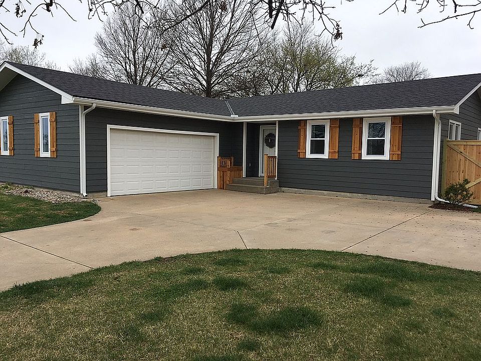 2nd image of 805 W 11th St