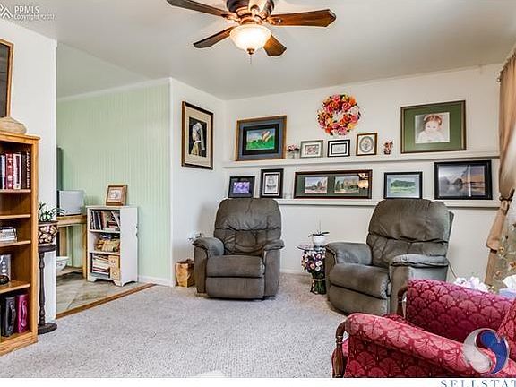 Light & bright living room