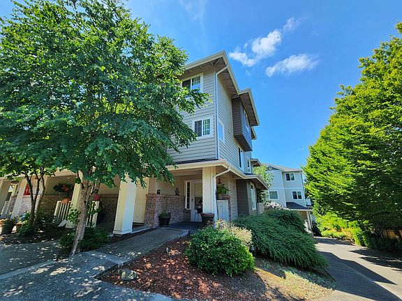 5th image of 215 23rd Ave SW APT 7