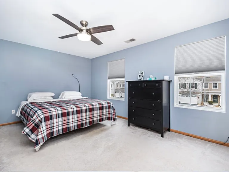 4022 Oak Tree Ln — Photo 8
