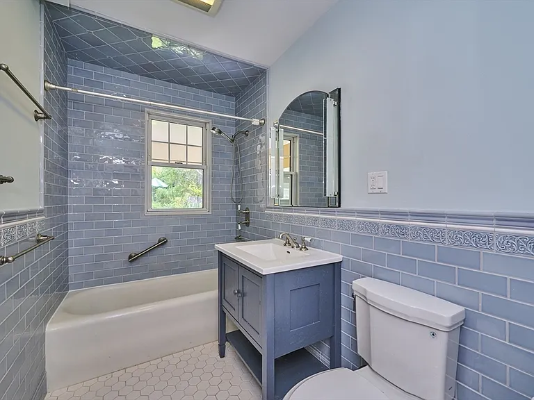 17 Elmira St #A — Photo 15