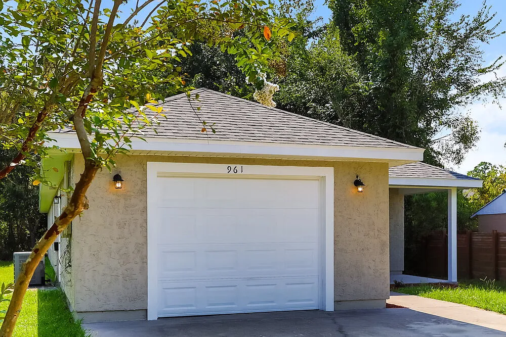 4 bed, 2.0 bath, 1600 sqft, $2,305 — Photo 4