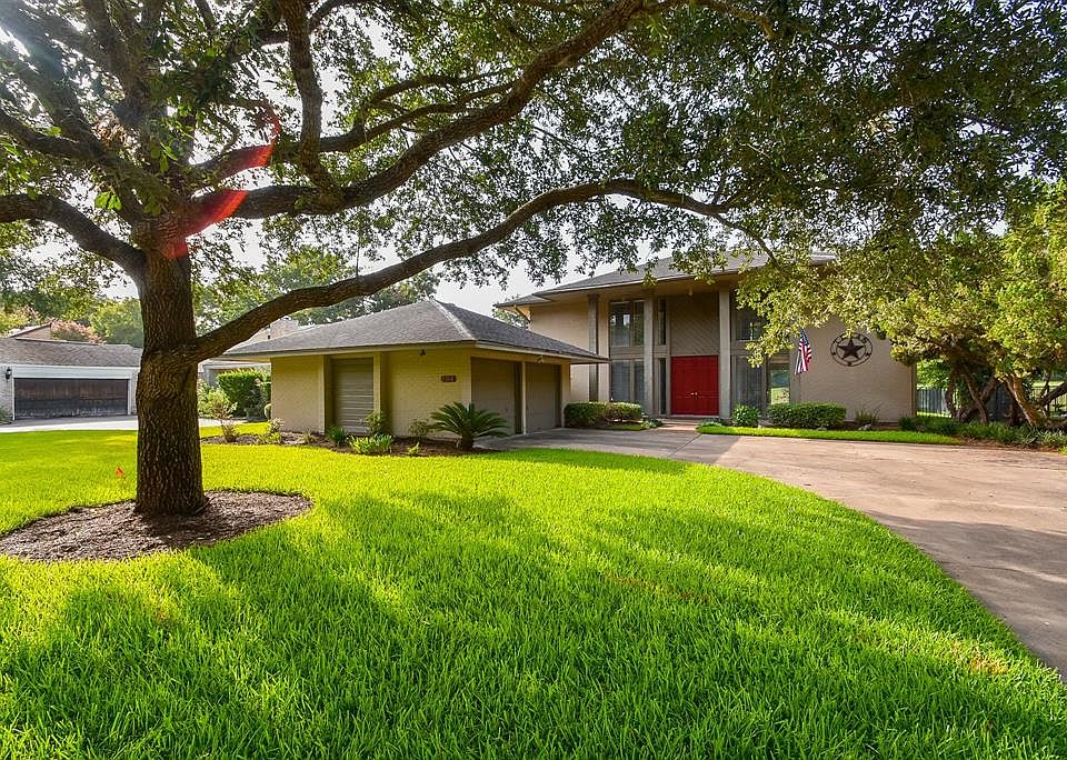 Wonderful 4 bedroom home with refreshing pool on golf course lot! Come on in and take a look!