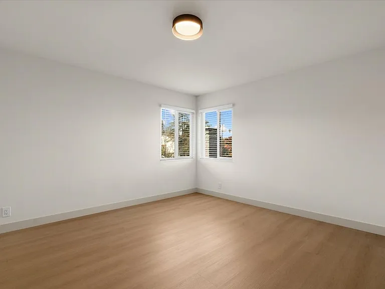 Maude Ave 7 LLC — Photo 14