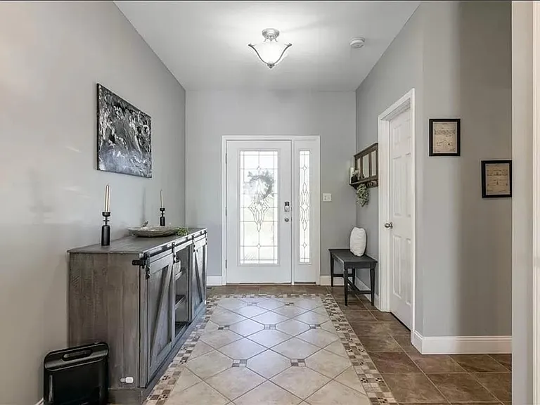 1239 Hetlage Way — Photo 6