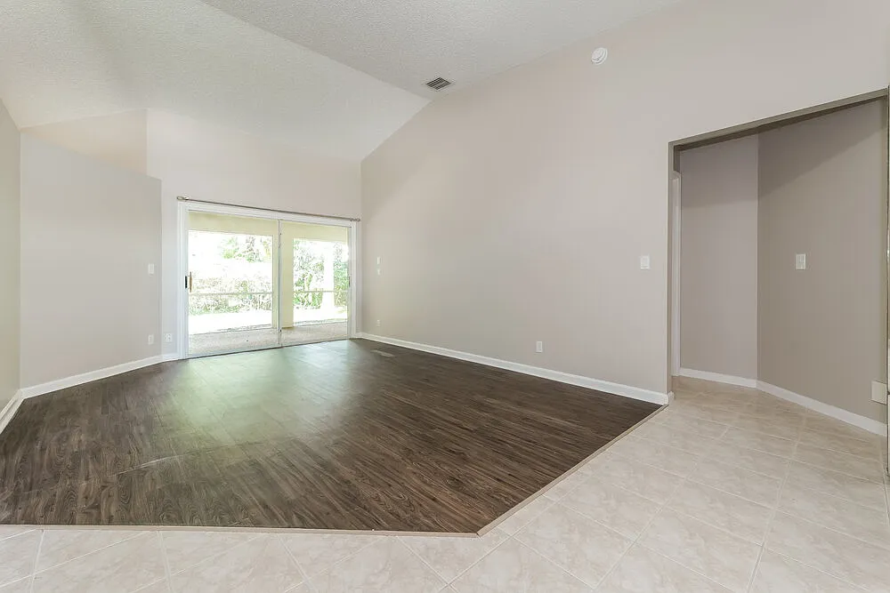 3 bed, 2.0 bath, 1852 sqft, $3,085 — Photo 4