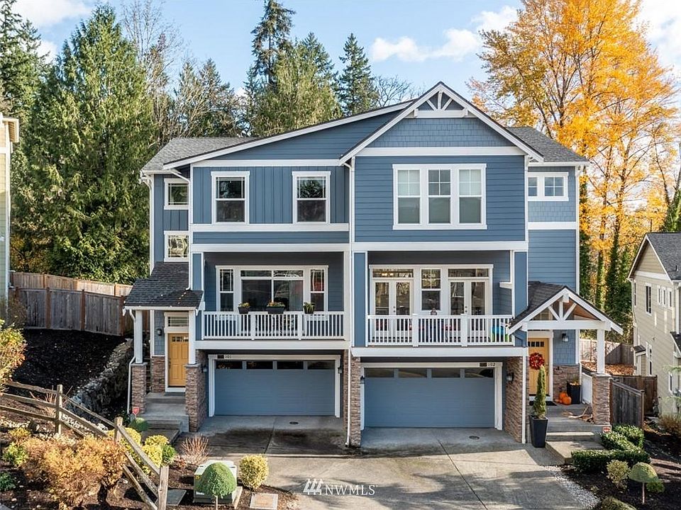 Front view of townhome, right side unit