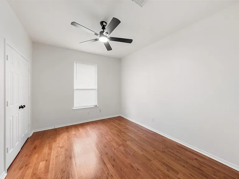 923 Shirefield Ln — Photo 33