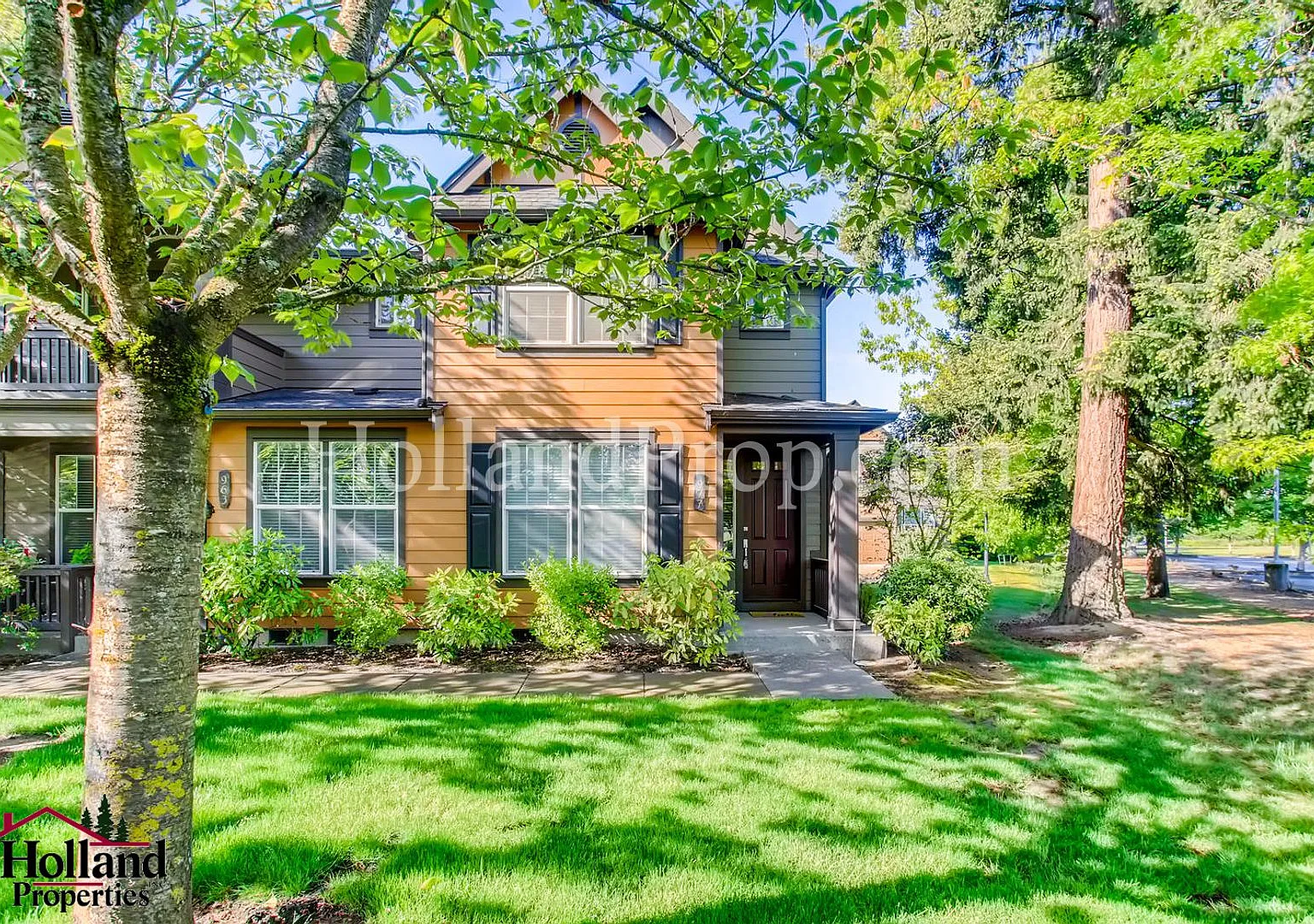 Beautiful Condo In Excellent Hillsboro Location! — Photo 1