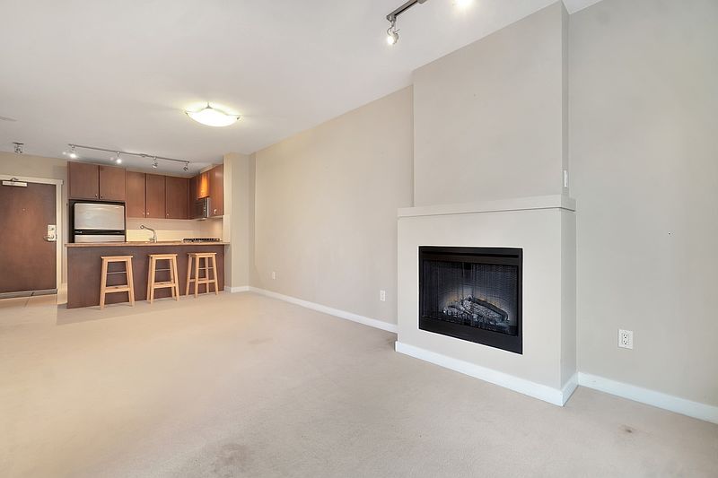 Burnaby Apartment for rent - 2 Bedrooms — photo 4