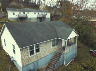 526 W Riverside Dr, North Tazewell, VA 24630