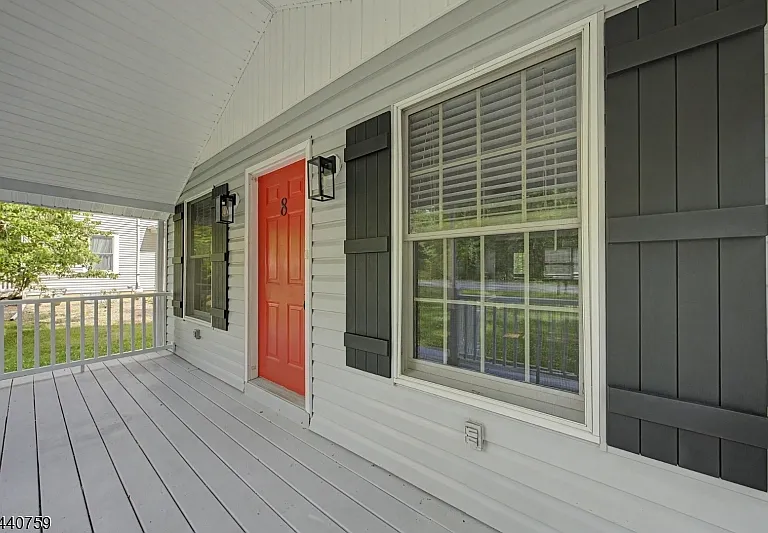 8 Oak Rd — Photo 3