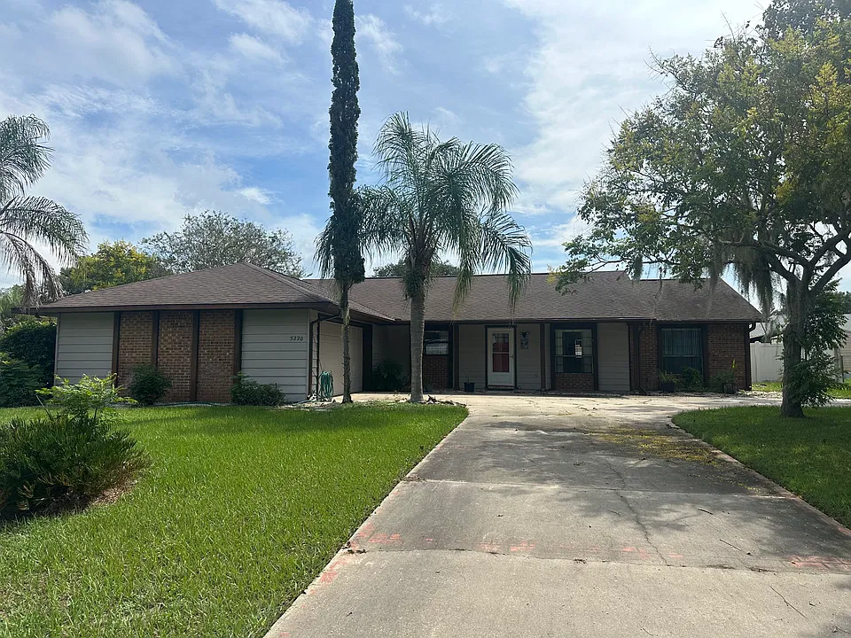5220 Royal Oak Dr