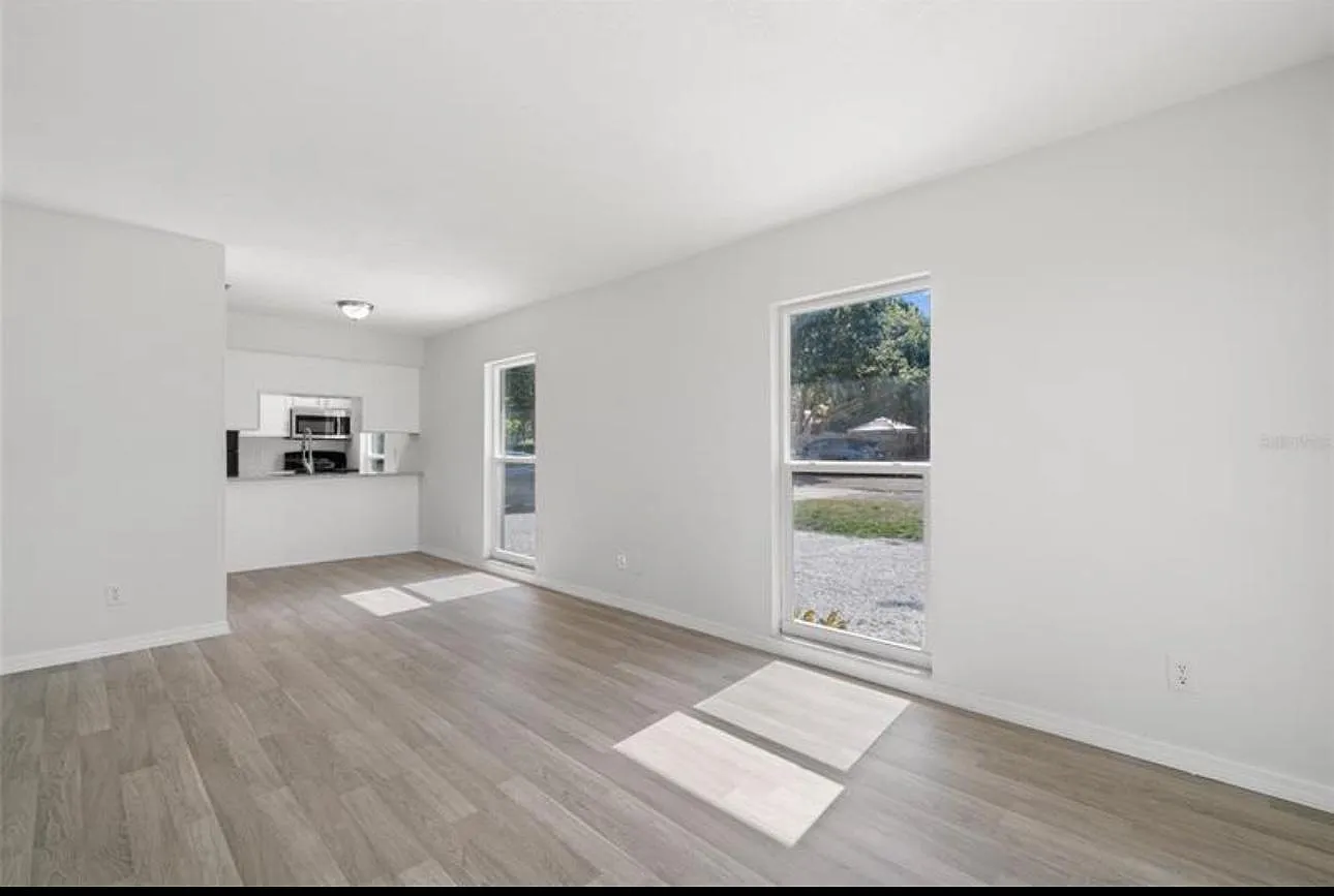 2 bed, 900 sqft, $1,900 — Photo 2