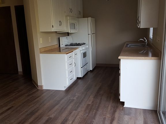 4th image of 8008 Erie Ave