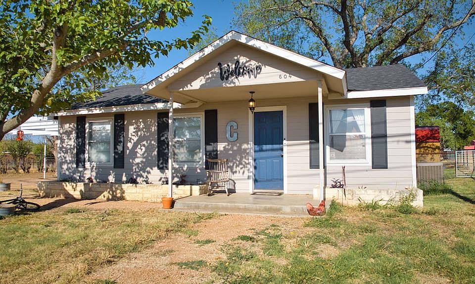 1st image of 604 N Avenue F
