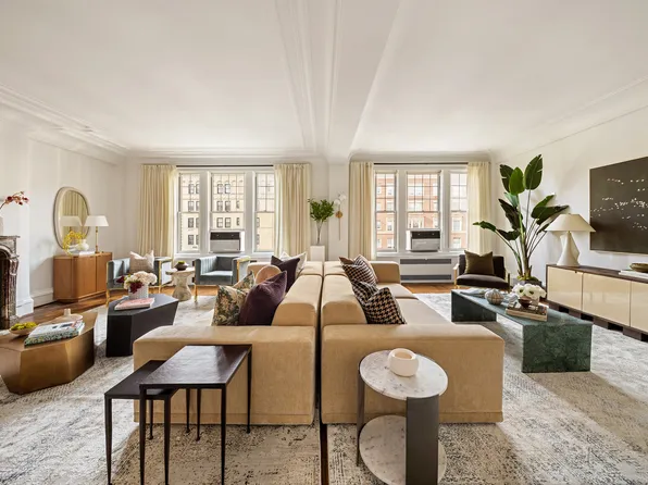 875 Park Avenue image 3 of 24