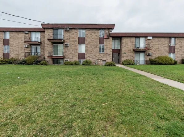 16100 Maple Park Dr #B-6, Maple Hts, OH 44137