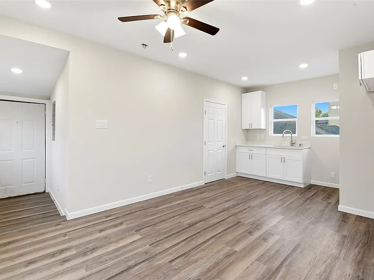 7010 Brownsville St — Photo 6