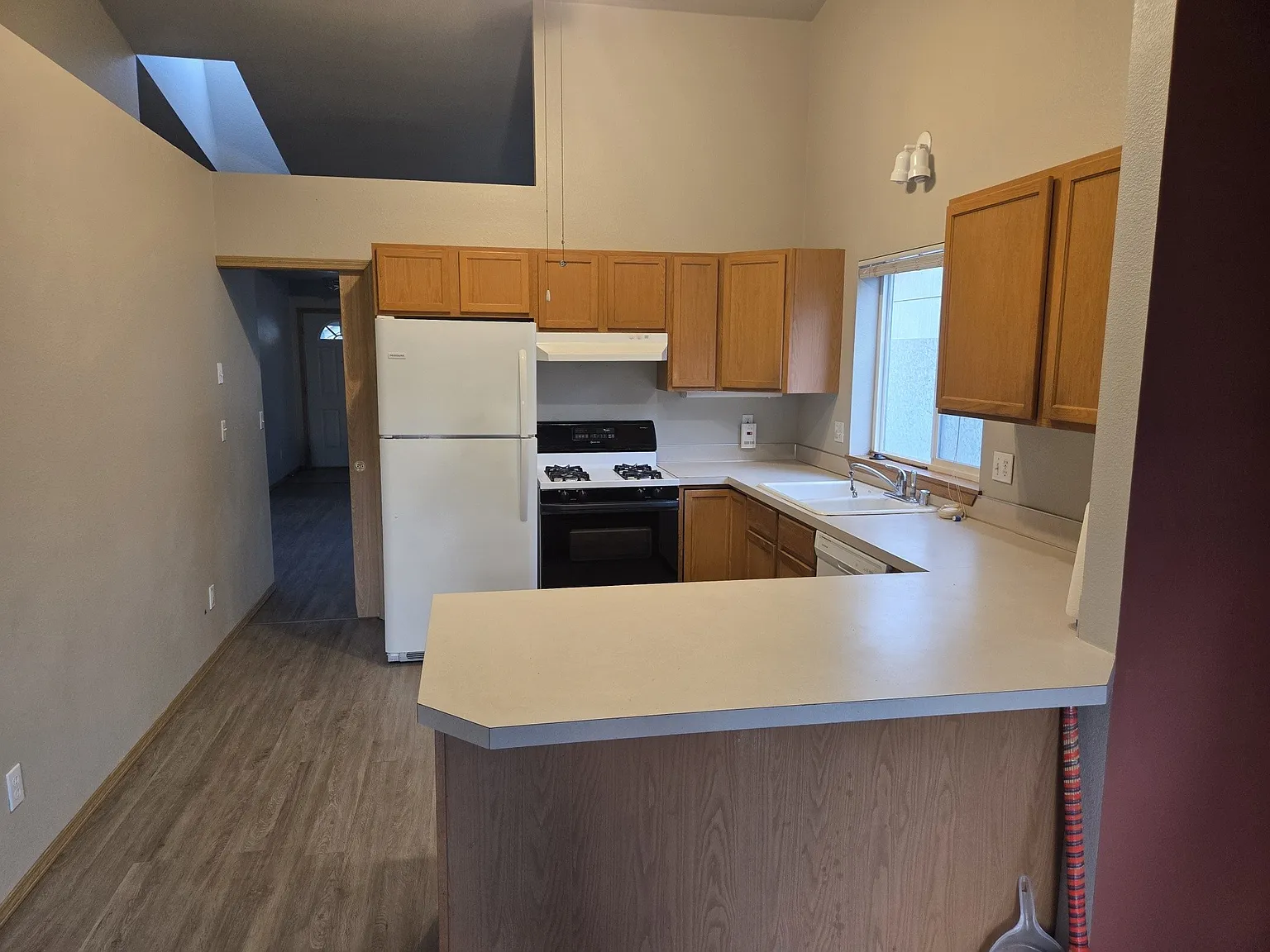 3 bed, 1431 sqft, $2,300 — Photo 4