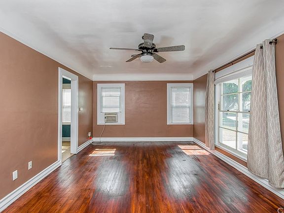 4th image of 735 W Marshall Blvd
